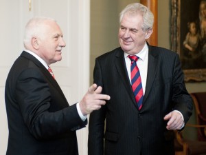 Protagonisté opoziční smlouvy Miloš Zeman a Václav Klaus na snímku z roku 2013. yakub88 / Shutterstock.com
